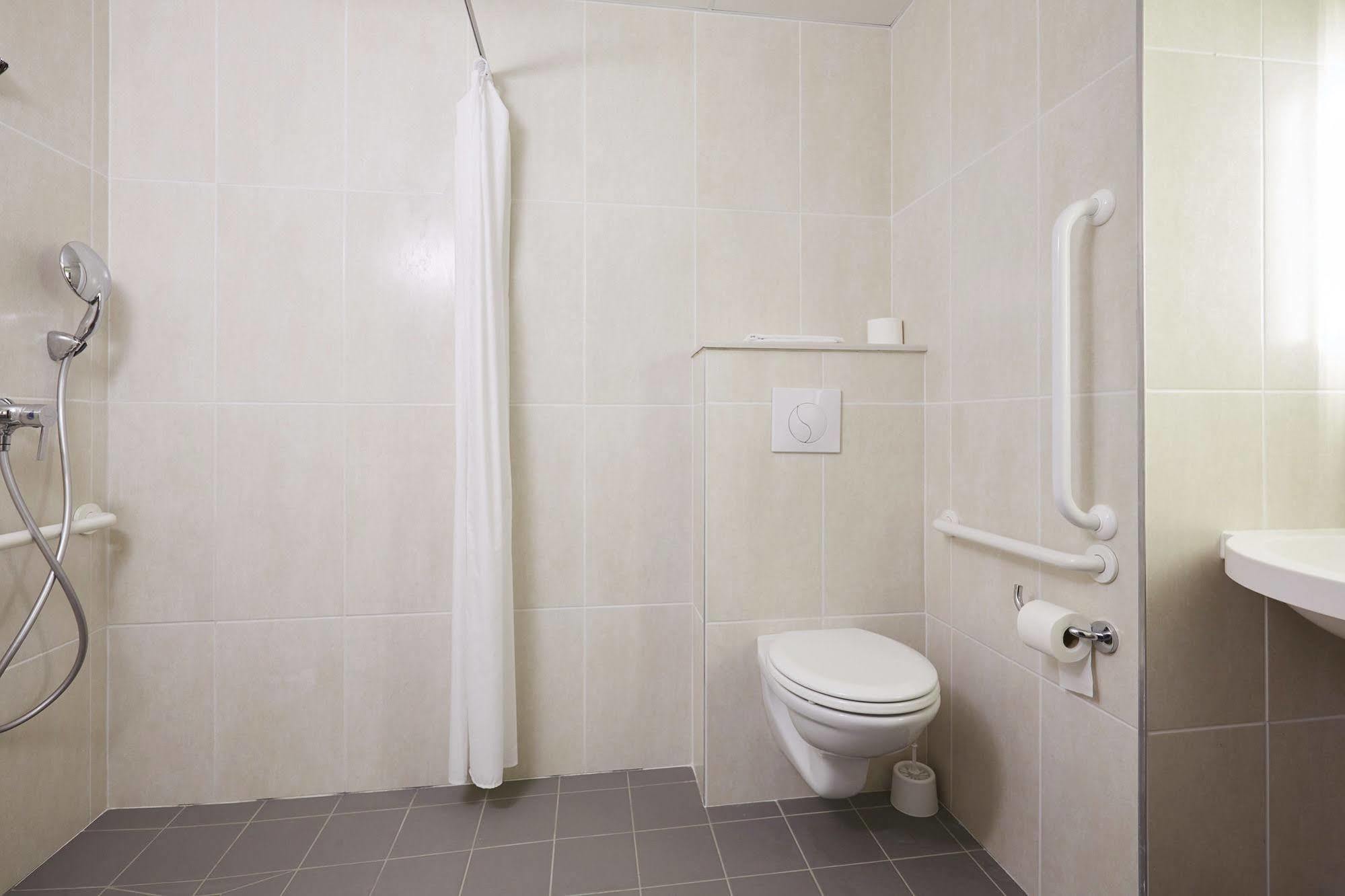 B&B Hotel Безие Екстериор снимка